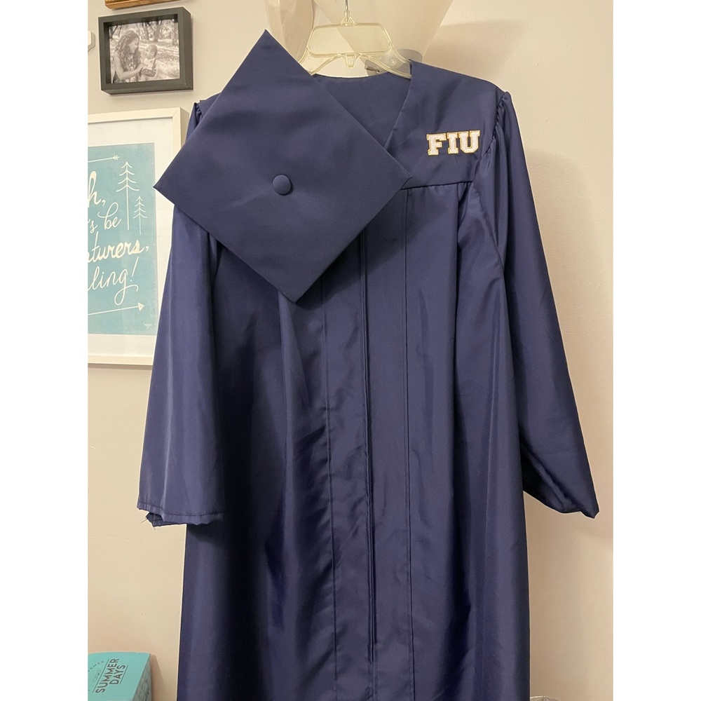 FIU Graduation Cap and Gown - Bachelors Grad